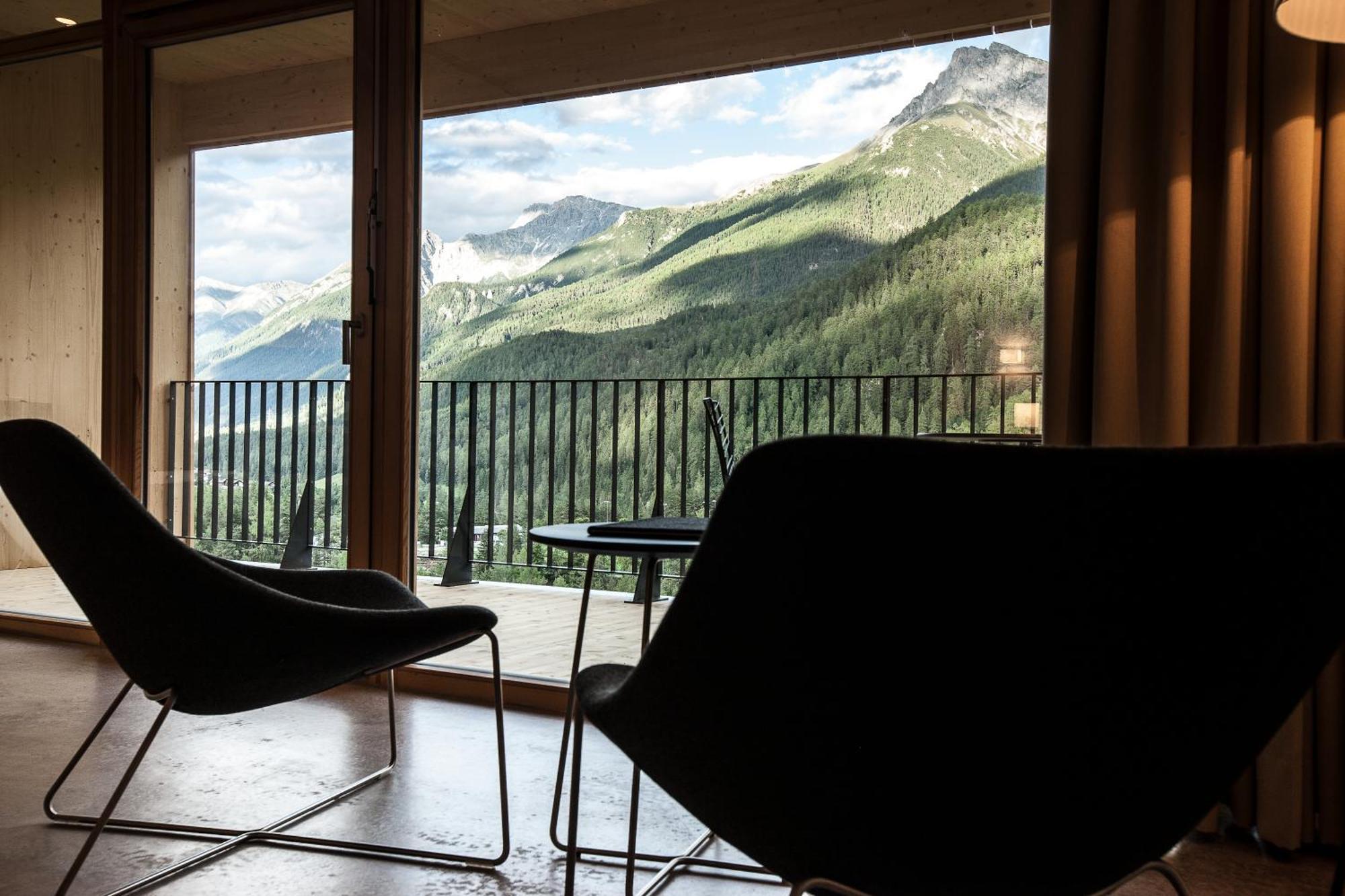 Hotel Arnica Scuol - Adults Only Phòng bức ảnh